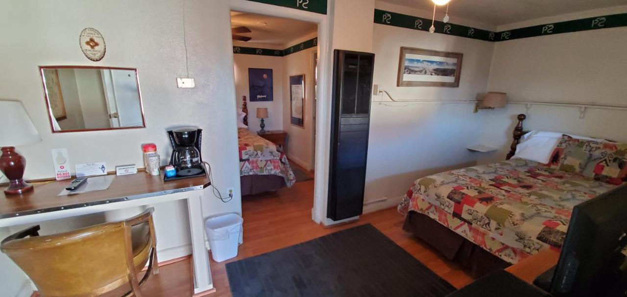 Hikers Cimarron Inn & Rv Park Bagian luar foto