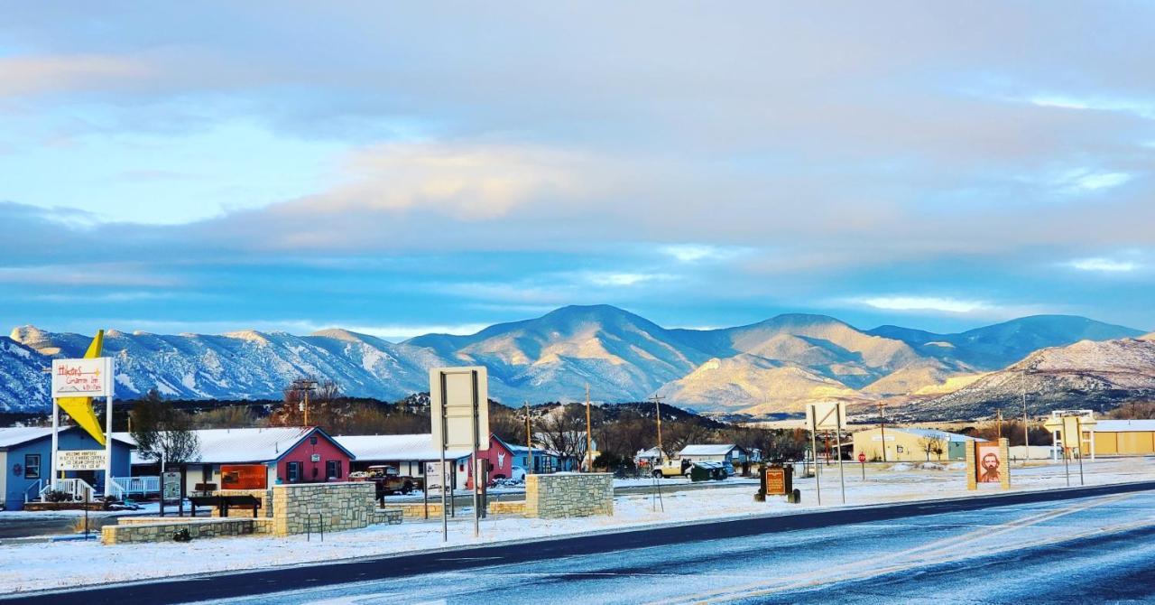 Hikers Cimarron Inn & Rv Park Bagian luar foto