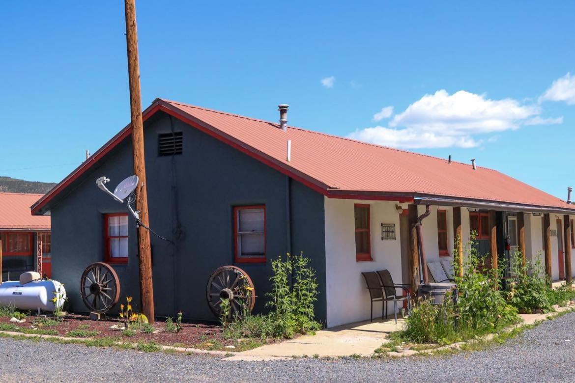 Hikers Cimarron Inn & Rv Park Bagian luar foto